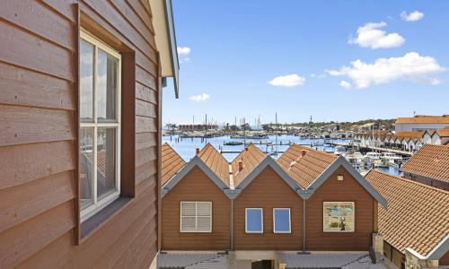 3 Bedroom 2nd Floor Pool View Apartment image