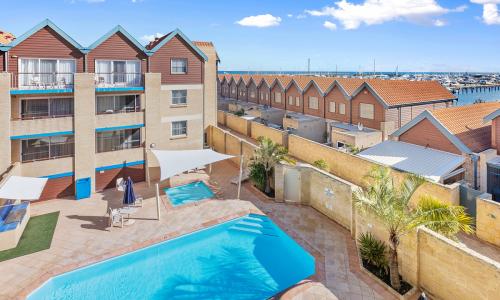 3 Bedroom 2nd Floor Harbour View Apartment image