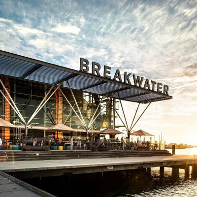 the breakwater hillarys