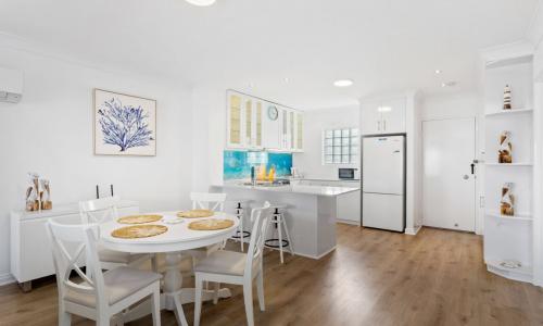 Premium 2 Bedroom 2nd Floor Oceanview Apartment image